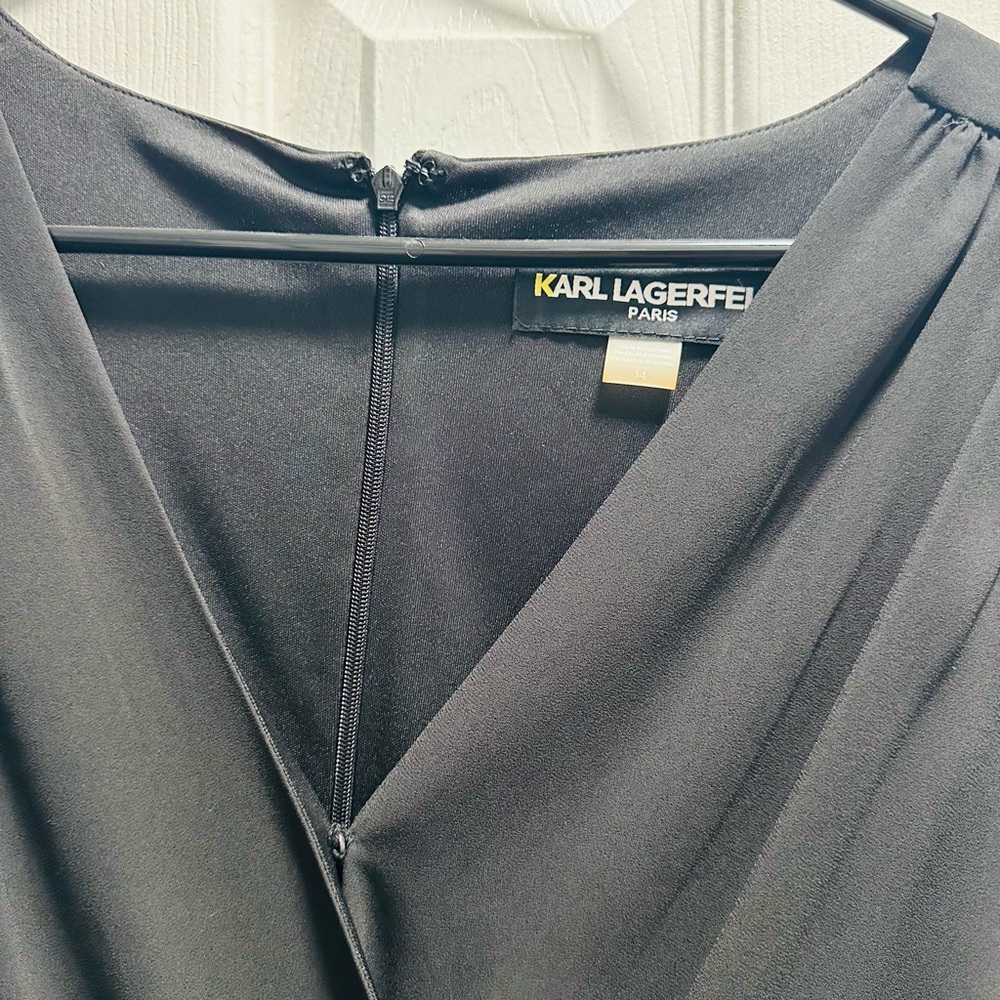 Karl Lagerfeld Black V-Neck Sleeveless Cocktail Dress